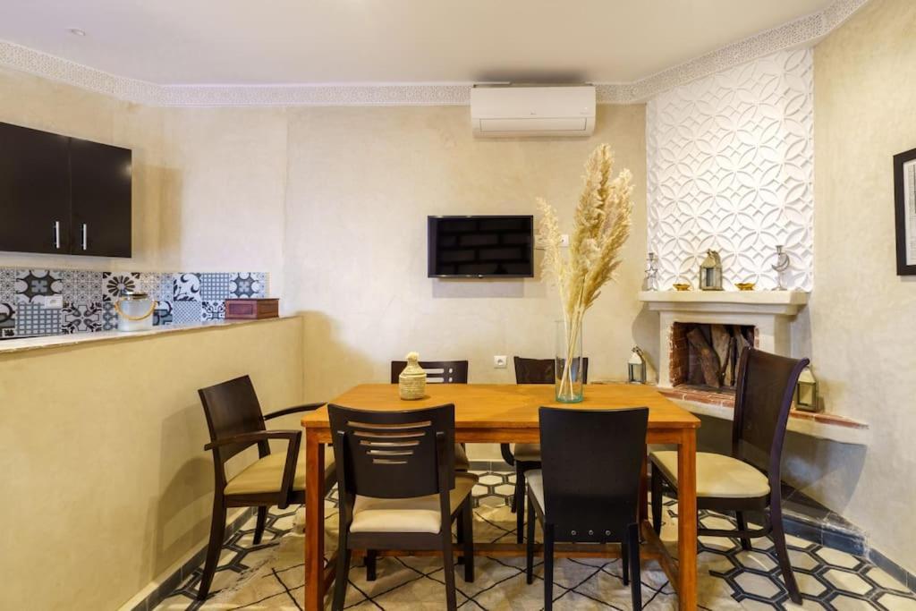 Taher - Piscine - Wifi Fibre Optique - Petit Dejeuner بيت للعطل *